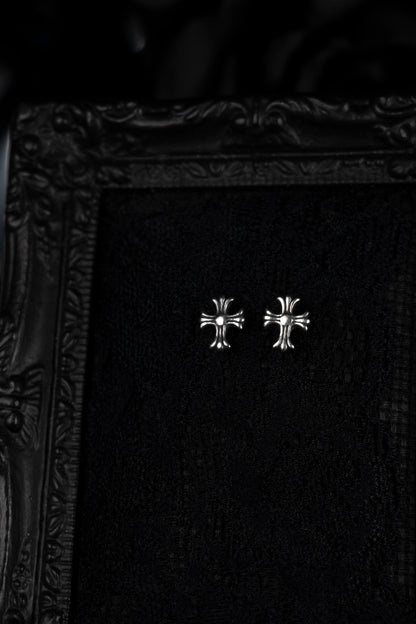 EKRJ704 Tiny Cross Silver Earrings