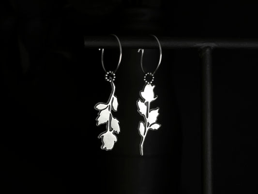 EKRJ820_Dangling Rose One-of-a kind Handmade Silver Earrings
