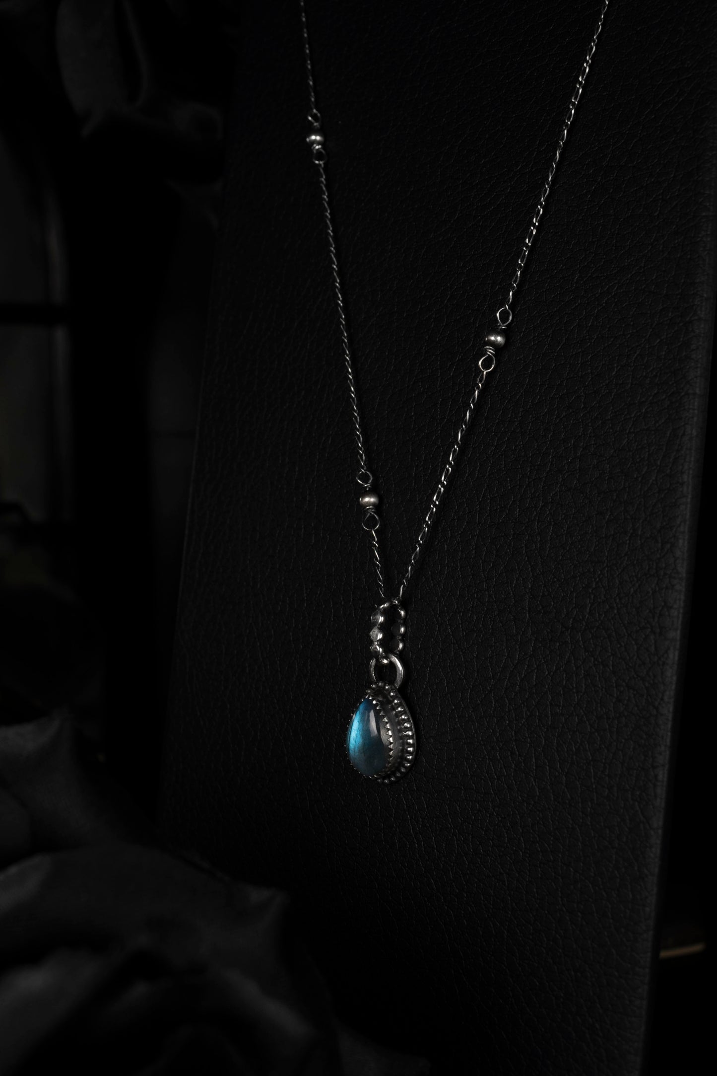 EKRJ907  Blue Labradorite One-of-a-kind Silver Necklace