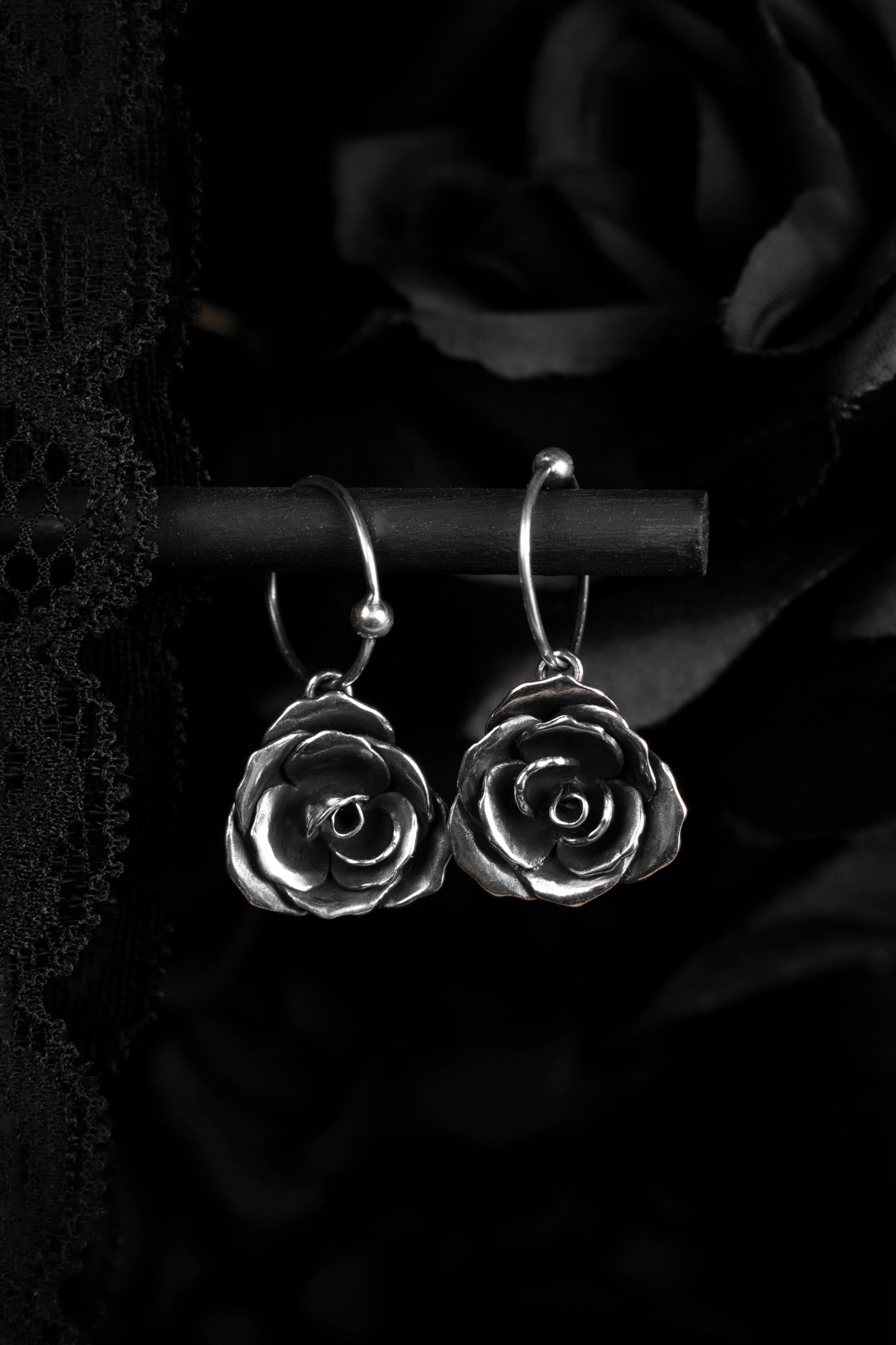 EKRJ926 Blooming Rose(16mm) Sterling Silver Hoop Earrings