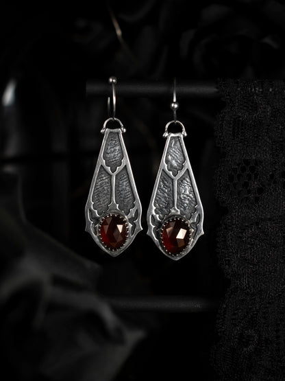 EKRJ927 Gothic Victorian Garnet Hoop Earrings