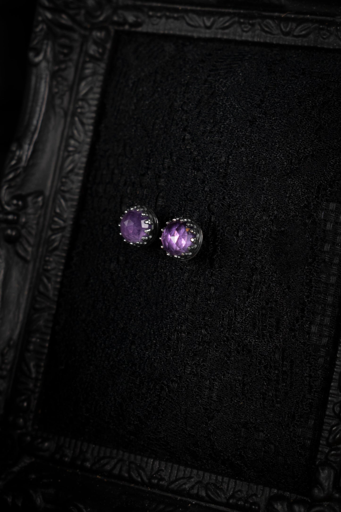 EKRJ950 Natural Amethyst Minimalist Stud Silver Earrings