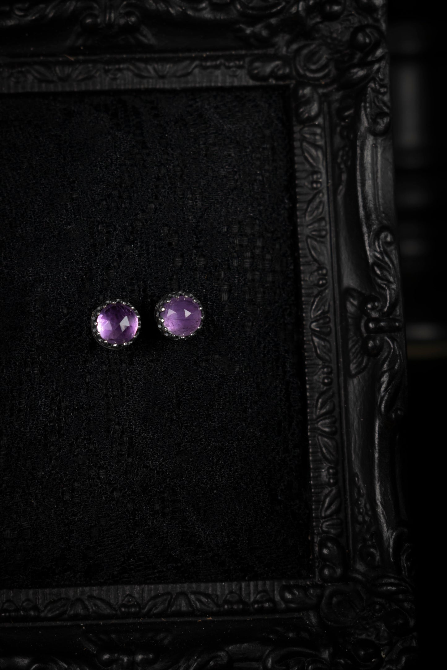 EKRJ950 Natural Amethyst Minimalist Stud Silver Earrings