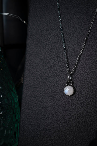 EKRJ954 Moonstone Silver Necklace