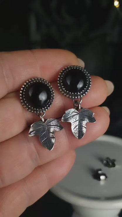 EKRJ930 Black Onyx & Ivy leaves Silver Earrings