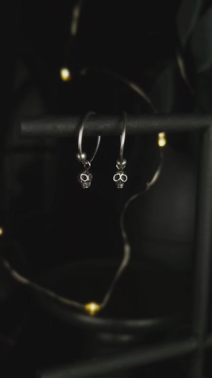 EKRJ931 Tiny Skull Hoop Earrings