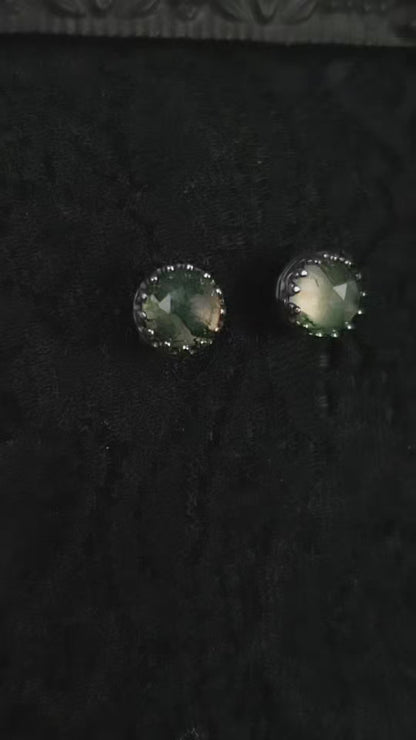 EKRJ936 Moss Agate Small Stud Silver Earrings