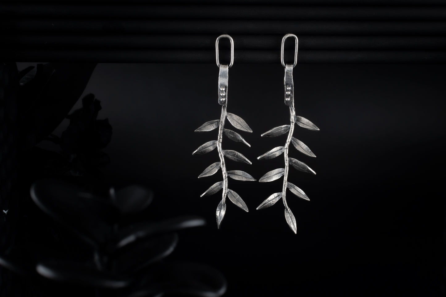 EKRJ459 Long Drop Botanical Leaves Handmade Silver Earrings